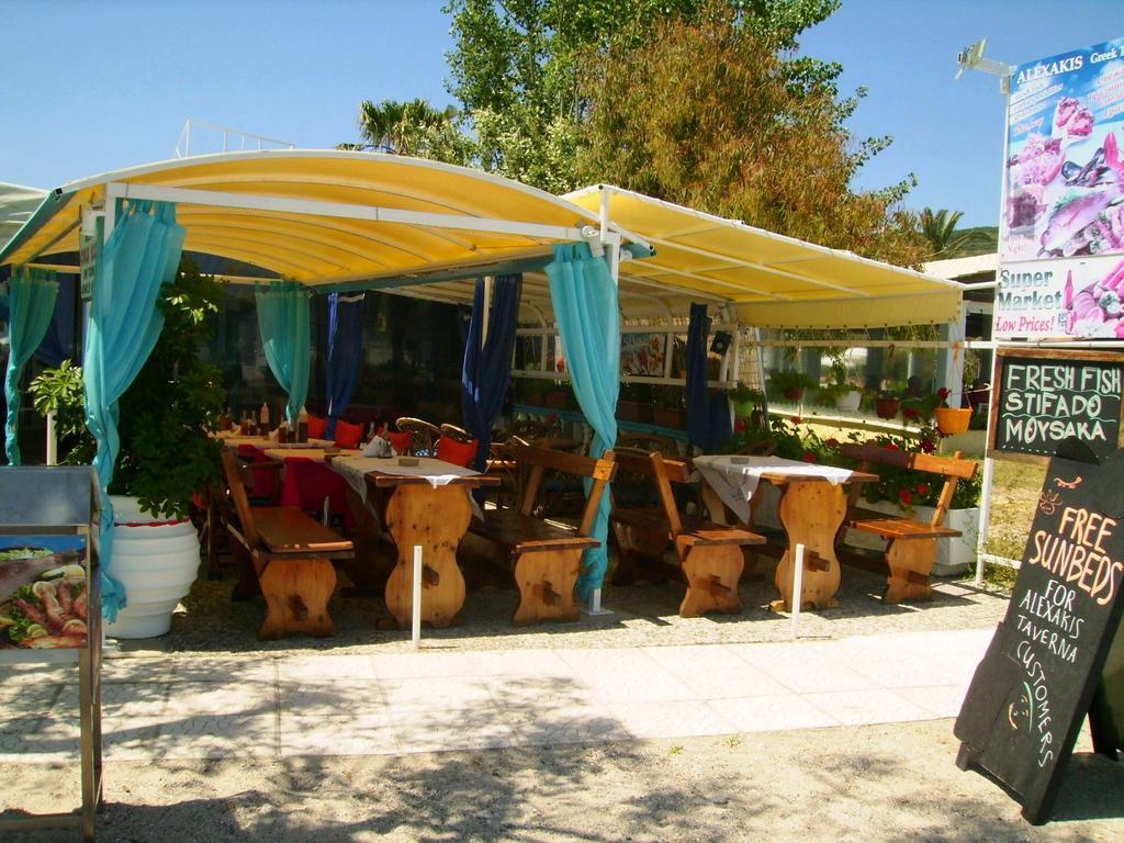 Aggelos Family Hotel Moraḯtika Ngoại thất bức ảnh